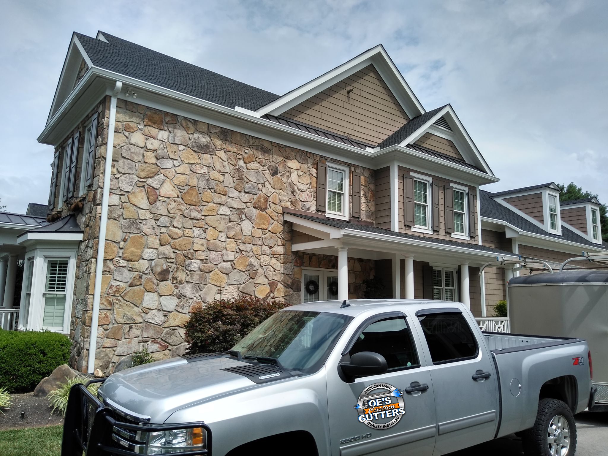 Gutter cleaning in Knoxville TN